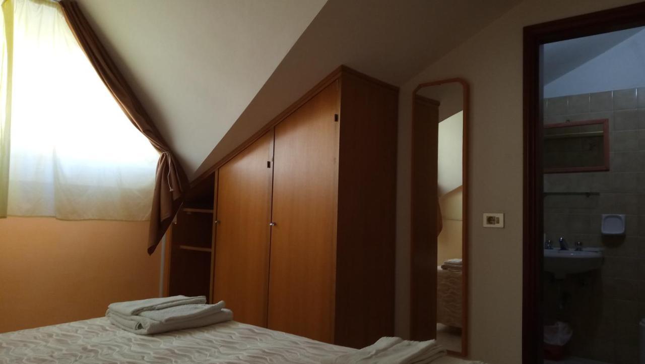 Hotel La Caravella Белариа-Игеа Марина Екстериор снимка