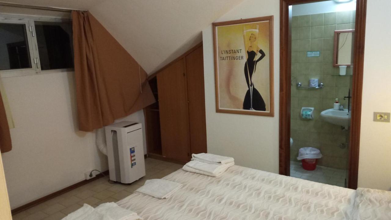 Hotel La Caravella Белариа-Игеа Марина Екстериор снимка