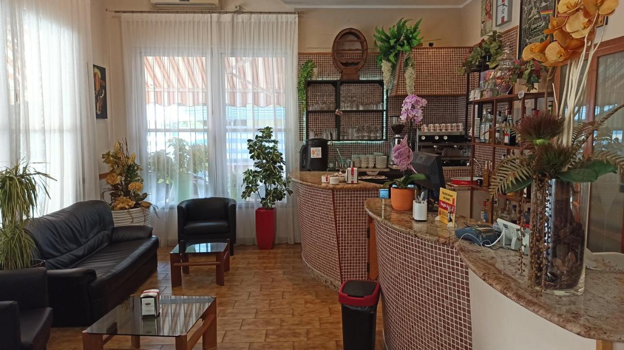 Hotel La Caravella Белариа-Игеа Марина Екстериор снимка