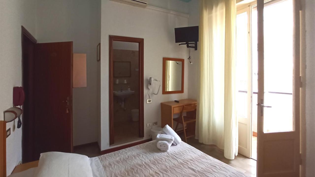 Hotel La Caravella Белариа-Игеа Марина Екстериор снимка