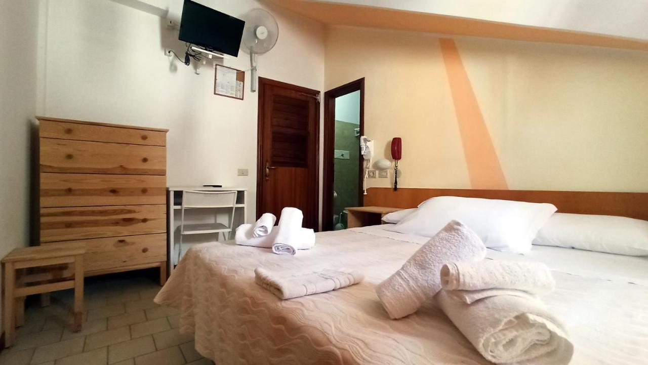 Hotel La Caravella Белариа-Игеа Марина Екстериор снимка